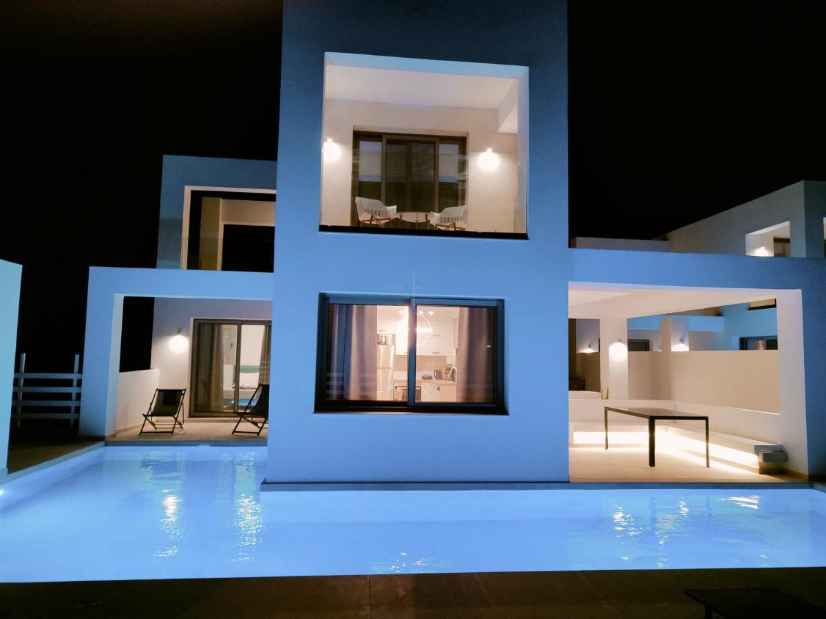 Alpha Villas เกนนาดี ภายนอก รูปภาพ